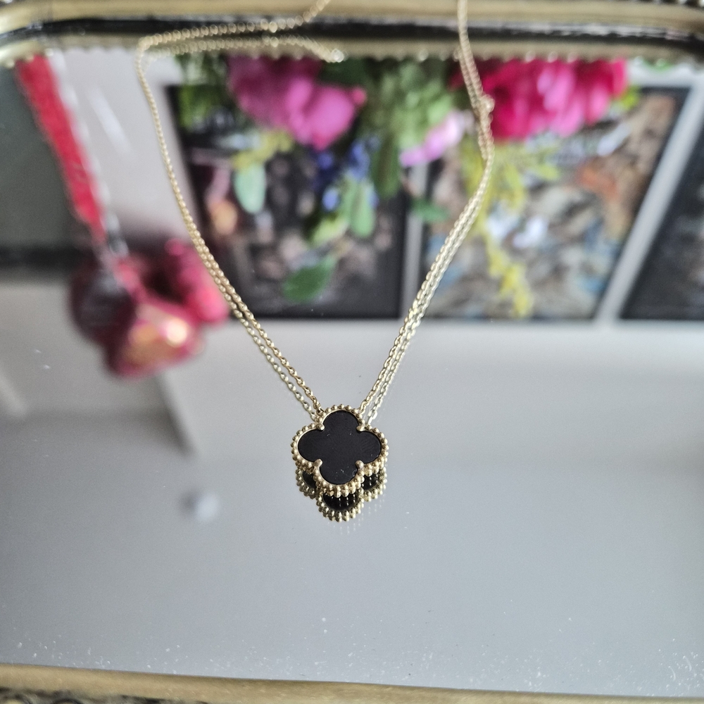 Elegant Gold and Black Pendant Necklace